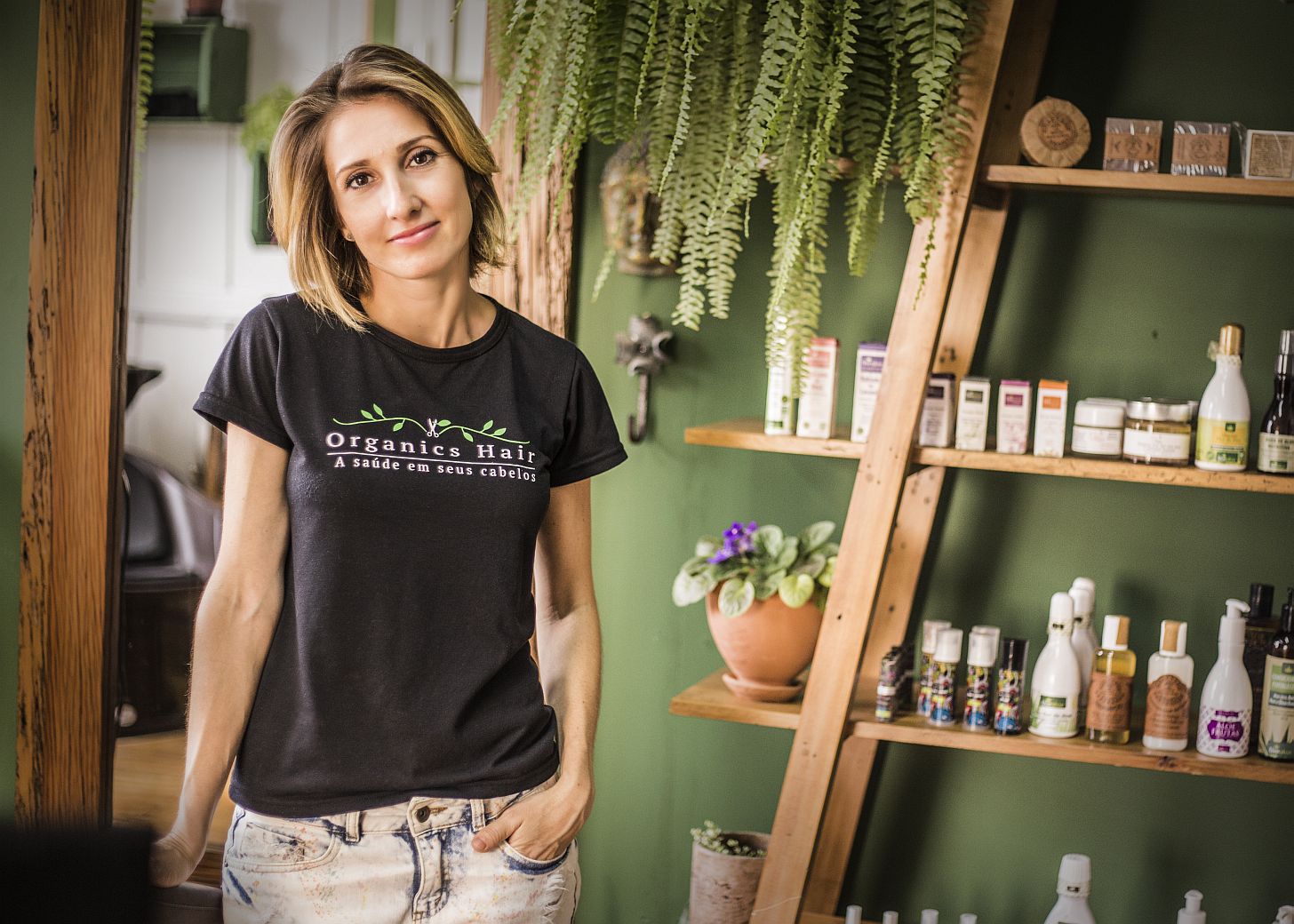 Catiana Lopes, idealizadora do salão de beleza orgânico "Organics Hair"